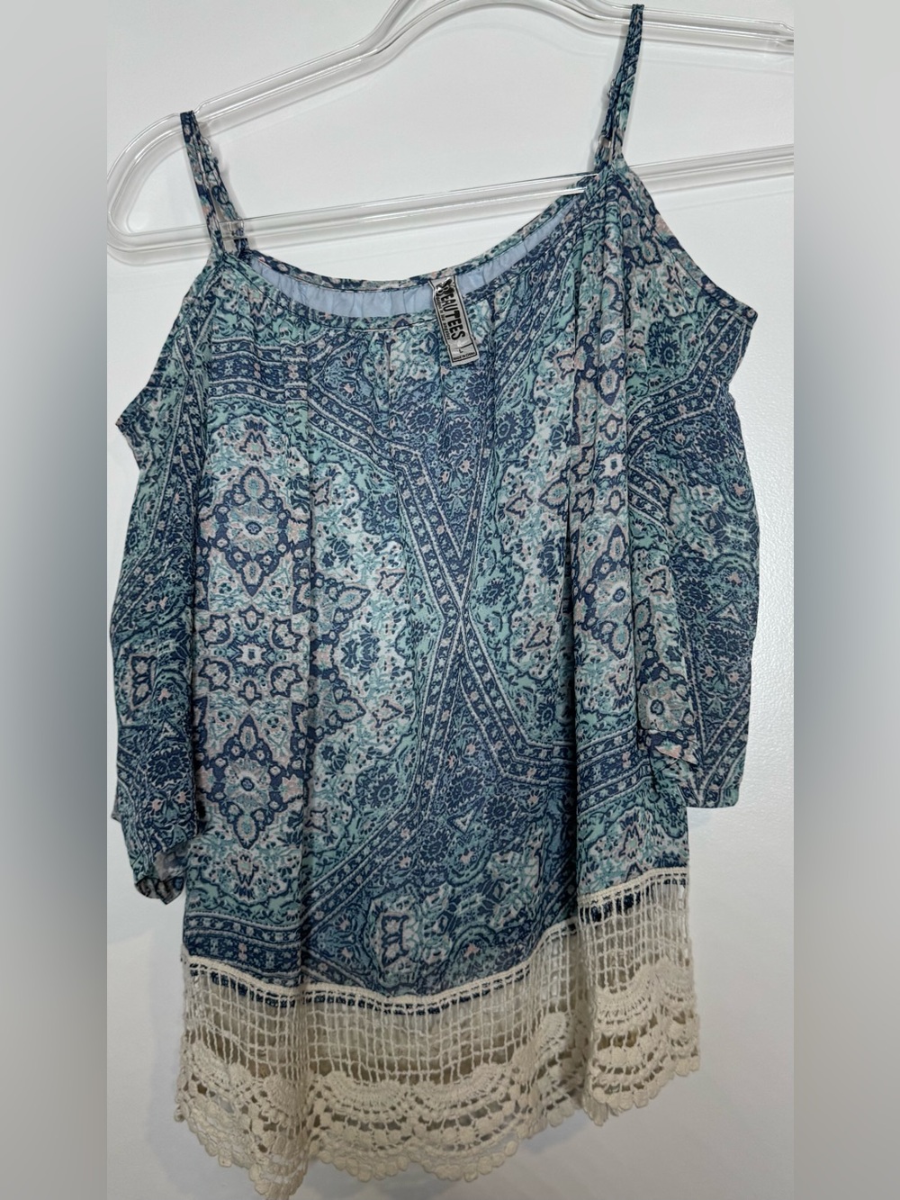 Beauties Blue Paisley Cold-Shoulder Top with Crochet Hem size large cotton